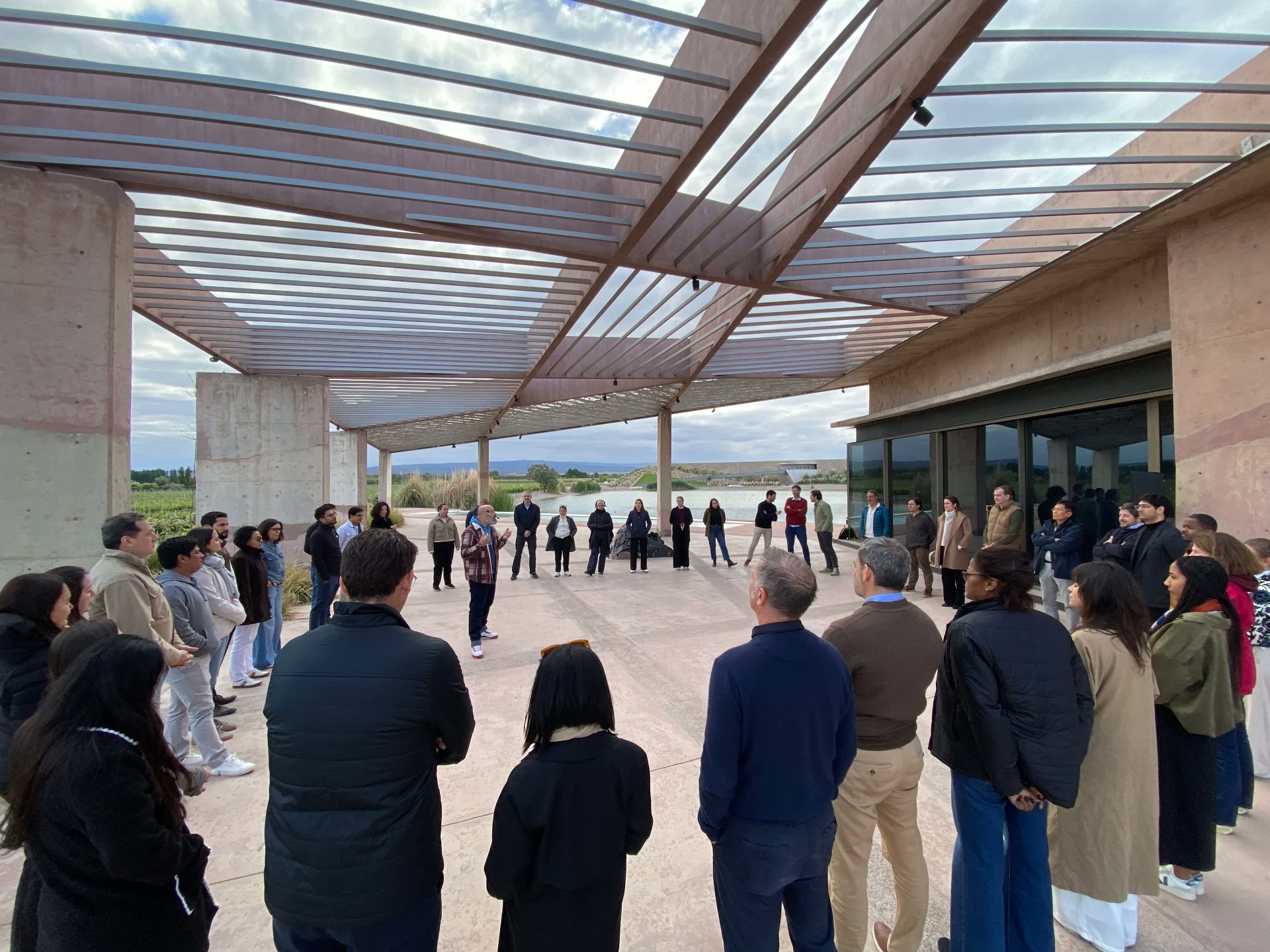 Participantes trabajando durante una dinámica de ARRANQUE
